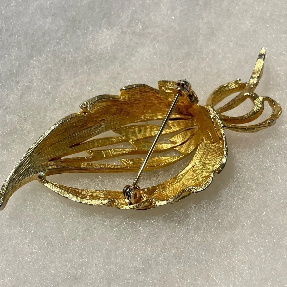 Vintage Gold-tone Leaf brooch